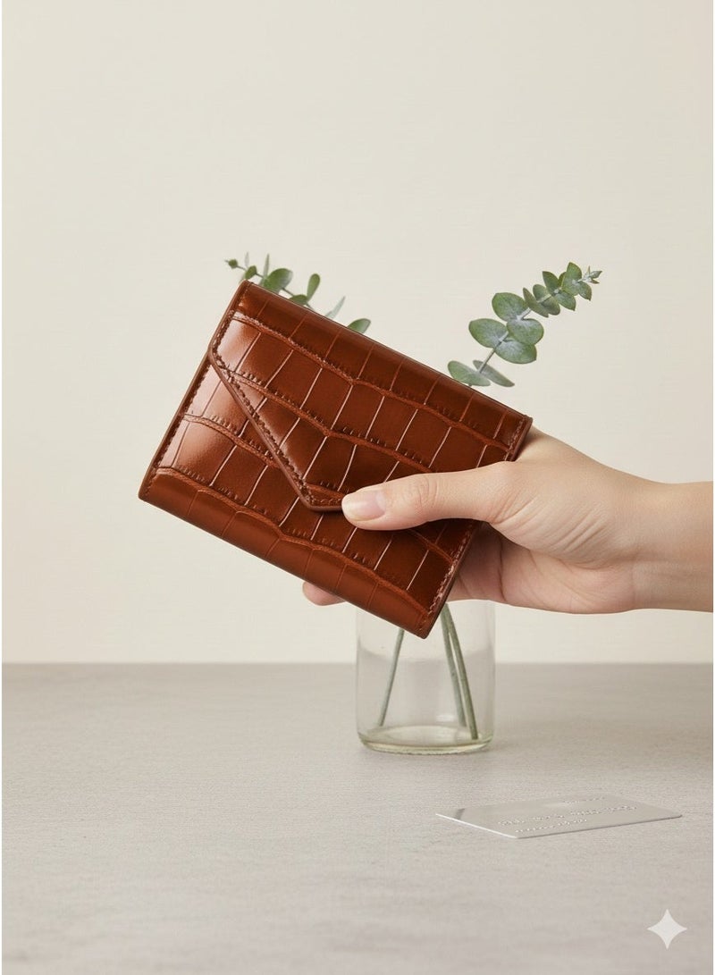 زوبا محفظة نسائية فاخرة بنقشة جلد التمساح – تصميم ميني أنيق وصغير الحجم بفتحات متعددة للكروت وجيب للنقود الورقية والعملات المعدنية – خامة جلد متينة لامعة وسهلة الحمل داخل أي شنطة – تنظيم مثالي وراحة يومية في محفظة واحدة مدمجة وعصرية - لون هافان - Image 4